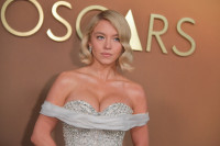 Το στράπλες mermaid gown της Sydney Sweeney ήταν μια εκθαμβωτική επίδειξη στυλ