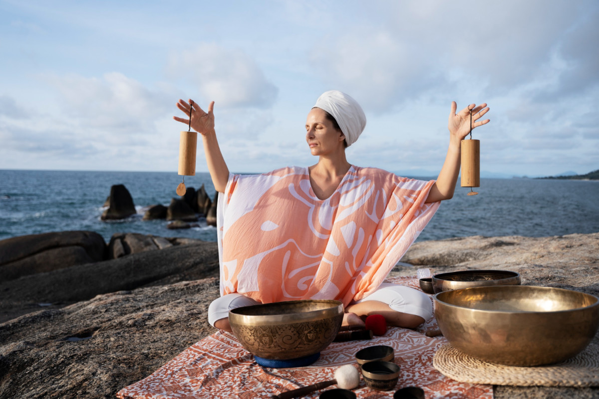Sound baths: Μια εμπειρία χαλάρωσης με δονήσεις και συχνότητες