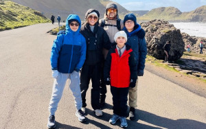 Καλομοίρα: Πέρυσι Ισλανδία, φέτος Ιρλανδία. Η οικογενειακή παράδοση που απολαμβάνουν όλοι