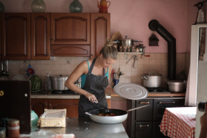 Το καλοκαιρινό κόλπο των γιαγιάδων που κάνει το μαγείρεμα πιο υποφερτό ακόμα και τις πιο ζεστές μέρες
