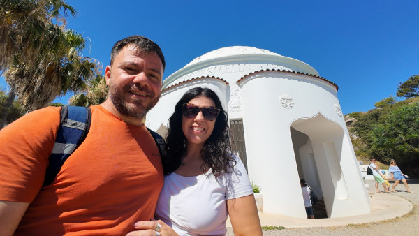 Happy Traveller: Ιδού η Ρόδος, ιδού και η οικογένεια του Ευτύχη Μπλέτσα