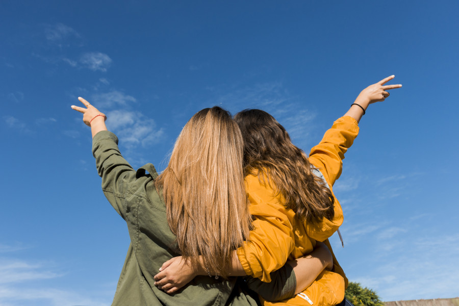 Η φιλία που τελειώνει σιωπηλά: Γιατί το ghosting δεν συμβαίνει μόνο στα ραντεβού