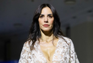 Ελισάβετ Σπανού: Όλα της... επίδειξης δύσκολα! Τα απρόοπτα που της έτυχαν στην επίδειξη του Ερωτόκριτου