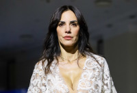 Ελισάβετ Σπανού: Όλα της... επίδειξης δύσκολα! Τα απρόοπτα που της έτυχαν στην επίδειξη του Ερωτόκριτου