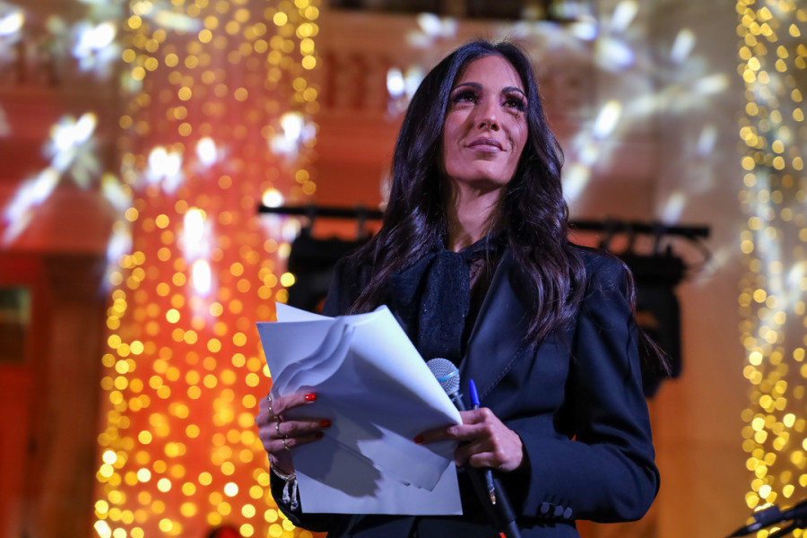 Ανθή Βούλγαρη: Τα πρώτα Χριστούγεννα (και κάλαντα) με τον γιο της και η μαντινάδα που την έκανε να δακρύσει