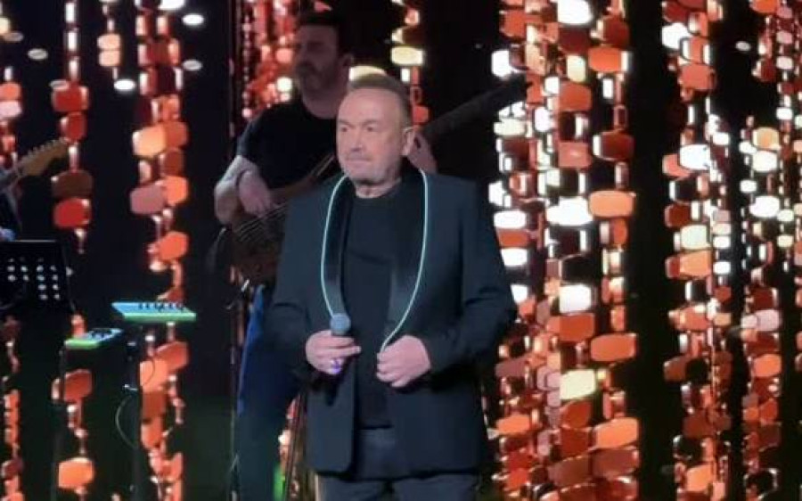 J2US: Γιατί όταν τραγουδούσε ο Γονίδης δεν βλέπατε για λίγο τους κριτές; (Αποκλειστικό βίντεο)