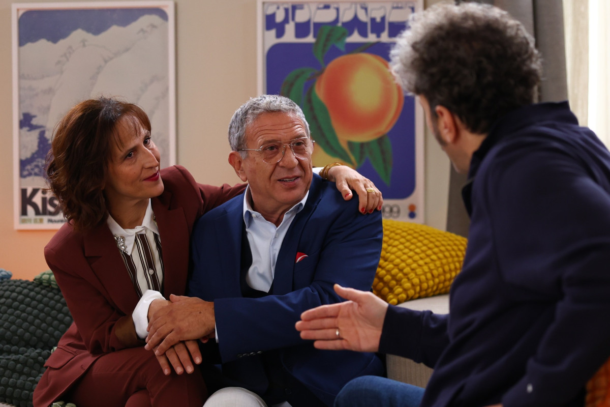 Τρομεροί γονείς: Η μαμά Λουκία ανακοινώνει πως παντρεύεται και φέρνει...γαμπρό