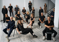 1ο Greek Fashion Festival: 18 Έλληνες σχεδιαστές συμπράττουν με 62 καλλιτέχνες σε ένα Dramodé!