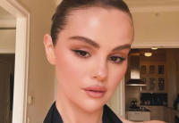 Το rose water mani της Selena Gomez είναι η απόλυτη καλοκαιρινή απλότητα