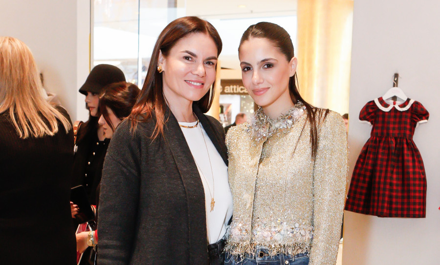 Αλεξάνδρα Νίκα: Φωτογραφίζει τη... γιαγιά (τρόπος του λέγειν) Μιράντα Πατέρα στη βόλτα με τον μικρό Βασίλη