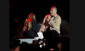 Αντώνης Ρέμος: Ανέβασε την κόρη του στην σκηνή και της αφιέρωσε τραγούδια - «Η ζωή μου όλη» έγραψε η Μπόσνιακ