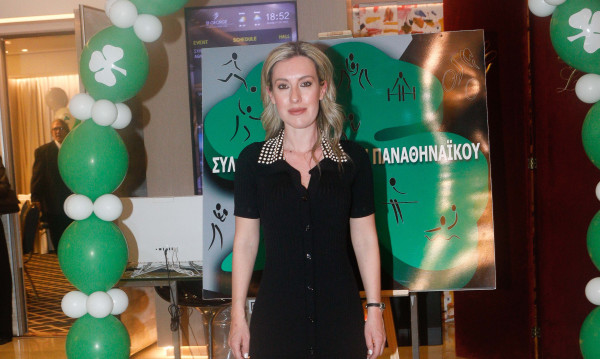 Πόπη Δομάζου: «Μου λείπει ο πατέρας μου. Συνεχίζω κάθε μέρα να του αγοράζω τις εφημερίδες του»