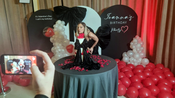 Ιωάννα Μαλέσκου: Το πάρτι, η τούρτα και όσα είπε συγκινημένη με την οικογένειά της δίπλα της (Αποκλειστικά βίντεο-φωτο)