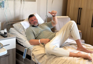 Κώστας Σόμμερ: Η ανάρτησή του από το κρεβάτι του νοσοκομείου - «Θα κάτσουμε λίγες μέρες ακόμα, προσέξτε την υγεία σας»