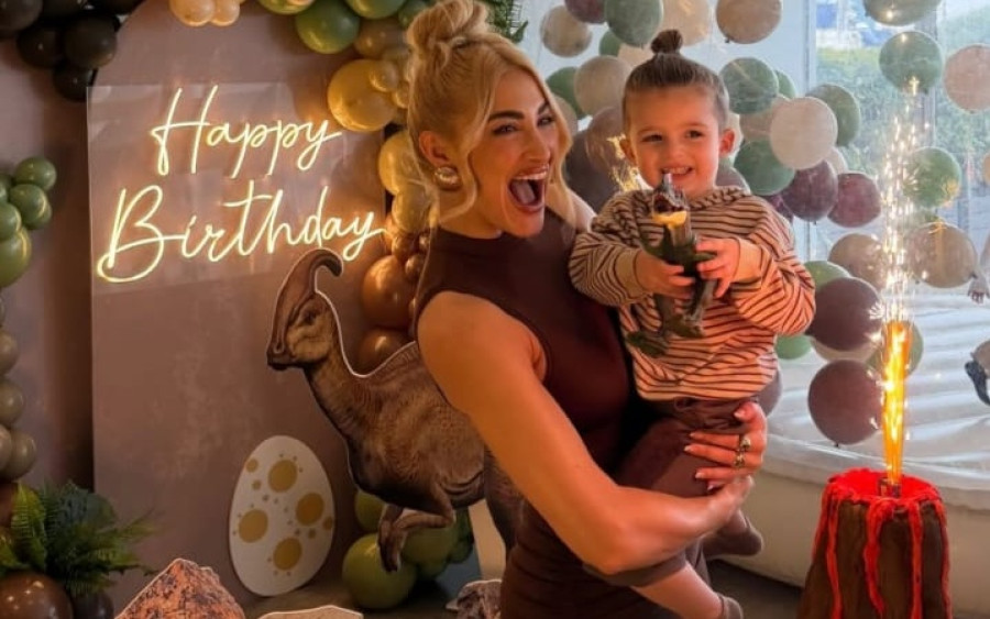 Ιωάννα Τούνη: Η αρρώστια πέρασε και επιτέλους έγινε το πάρτι του Πάρη με τούρτα ηφαίστειο!