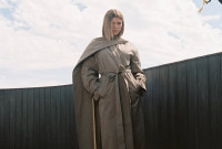 Scarf coat: Η Sofia Richie Grainge σου δείχνει τον πιο elegant τρόπο να το απογειώσεις