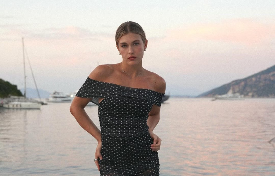 Κλέλια Ανδριολάτου: Πήρε τα όρη για να βρει την αγαπημένη της Μαρία του Maestro και εντυπωσιάζει με το κεφάλι κάτω και τα πόδια ψηλά!