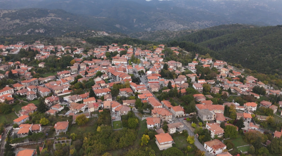 Όπου υπάρχει Ελλάδα: Από την πλατεία της Βυτίνας θα συντονίσει σήμερα την εκπομπή ο Γιάννης Τσιμιτσέλης