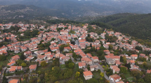 Όπου υπάρχει Ελλάδα: Από την πλατεία της Βυτίνας θα συντονίσει σήμερα την εκπομπή ο Γιάννης Τσιμιτσέλης