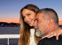 Βασίλης Μπισμπίκης: Οι τούρτες που έσβησε και η αφιέρωση της Δέσποινας Βανδή με στίχο από την Αυλή του παραδείσου