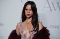 Το «naked» look της Jenna Ortega ήταν ο ορισμός του ρομαντικού και του αισθησιακού