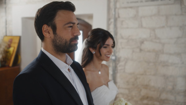 Η γη της ελιάς: Στέφανος και Βασιλική παντρεύονται κρυφά την ώρα που η Ασπασία συλλαμβάνεται για τον φόνο του Δημοσθένη