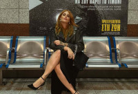 Εβελίνα Νικόλιζα: Ανακαινίζει το σπίτι της και το παίζει «μπογιατζού» φορώντας τις… γόβες της!