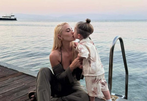 Ιωάννα Τούνη: Έκανε το σαλόνι της πιο ροζ πεθαίνεις και ο Πάρης το βρήκε... so cool!