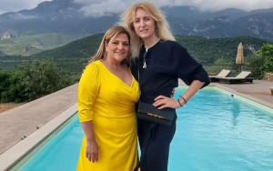 Βίκυ Σταυροπούλου: Κι όμως έχει ξαναβάλει το φόρεμα που φόρεσε στον γάμο της κόρης της. Δείτε που