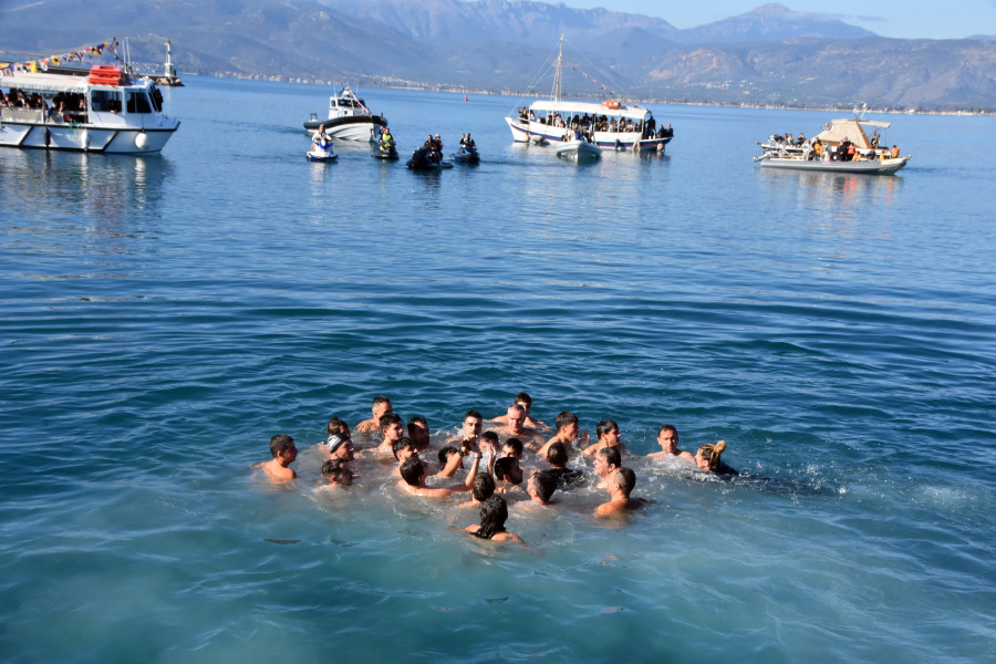 Τα Φώτα όπως δεν τα έχεις ξαναδεί: 5 ιδιαίτερα έθιμα που επιβιώνουν ακόμα