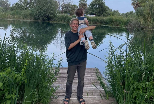 Γιούλικα Σκαφιδά: Η απόφαση να γίνει μητέρα, η εμπειρία της εγκυμοσύνης και η συμβουλή στην Καινούργιου