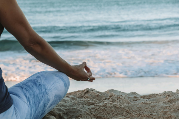 7 στάσεις yoga για να διώξεις το στρες σε ένα τέταρτο! Βρες έναν τοίχο και ξεκίνα!