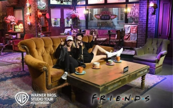 Ανδριολάτου - Κωσταρά: Στο σετ των Friends σαν μικρά παιδιά