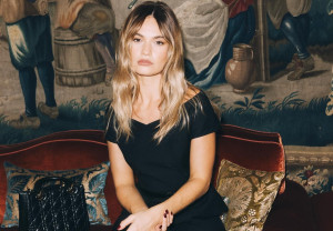 Parisian Blonde: Η πιο chic απόχρωση για την άνοιξη 2025
