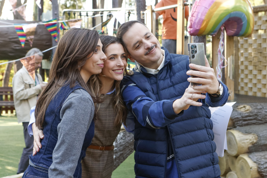 Τότε και Τώρα: Μπήκαμε στα γυρίσματα και είδαμε πρώτοι το επεισόδιο... Παιδικό πάρτι! (Αποκλειστικό)