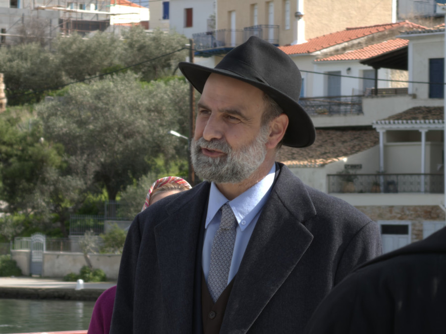 Άγιος έρωτας: Ο Παύλος ψάχνει νέους συμμάχους