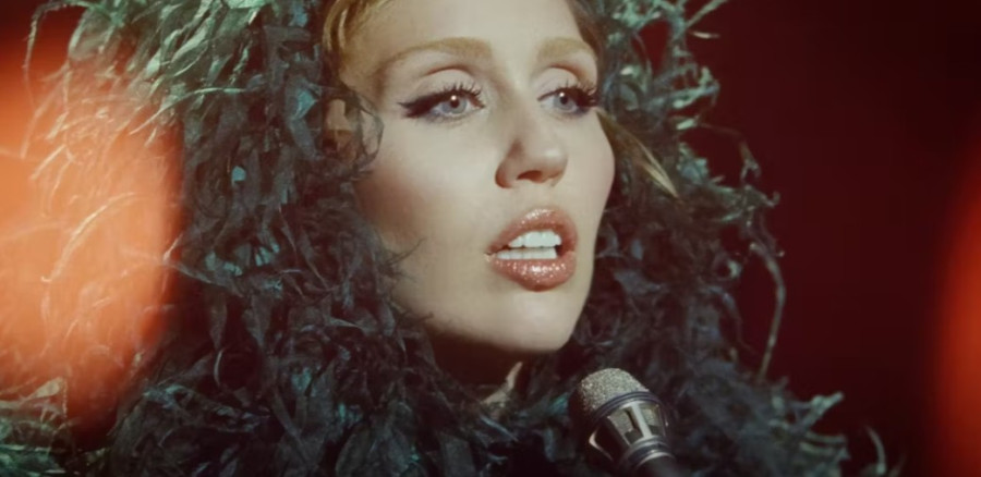 Disco Lips: Η τάση που φέρνει το πάρτι στα χείλη σου