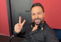 Ηλίας Βρεττός: «Χάρηκα που το Μεγάλο Παζάρι δεν πήγε καλά» - Η τηλεόραση, η μουσική και η απάντηση για το περιστατικό στην Κύπρο