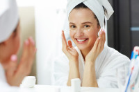 6 θαυματουργά tips για να ξυπνάτε κάθε πρωί με φρέσκια επιδερμίδα