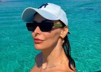 Μπέττυ Μαγγίρα: «Γοργόνα» στο Αιγαίο με hashtag… golden hour!