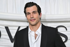 Αυτός ο ηθοποιός από το «American Love Story» εντάσσεται στο καστ της συνέχειας του «The Housekeeper»