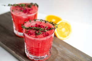 Coquette cocktails: Ποτά που μοιάζουν με ροζ κουφέτο και μυρίζουν ζάχαρη