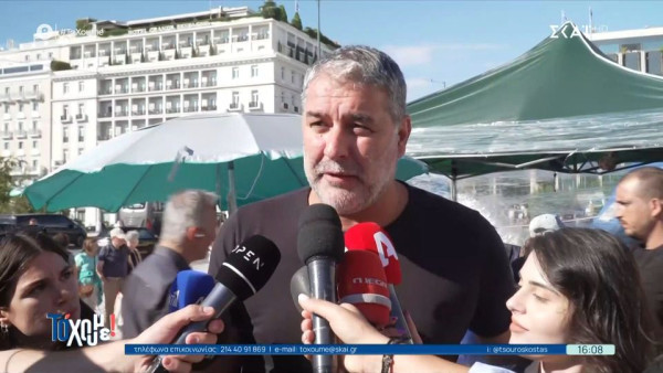 Πάνος Ρούτσι: Ζήτησε στο πλευρό του στο Σύνταγμα Μπισμπίκη και Βανδή, αλλά... πήγε ο ηθοποιός μόνος του