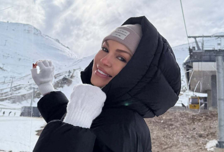 Βίκυ Κάβουρα: Βρήκε τον χειμώνα σε μια απόδραση στα χιόνια με τον Γιώργο Τζαβέλλα και την κόρη τους