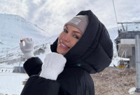 Βίκυ Κάβουρα: Βρήκε τον χειμώνα σε μια απόδραση στα χιόνια με τον Γιώργο Τζαβέλλα και την κόρη τους