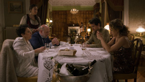 Τα Φαντάσματα: Οι απρόσκλητοι γείτονες κάνουν άνω κάτω τη Μαρίνα και τον Χάρη. Τι θέλουν πραγματικά;