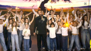 J2US: Η διαφορετική έναρξη με ένα μήνυμα ειρήνης από τα παιδιά