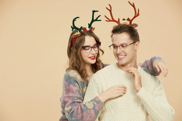 Τα ζώδια που ερωτεύονται πιο εύκολα την περίοδο των Χριστουγέννων