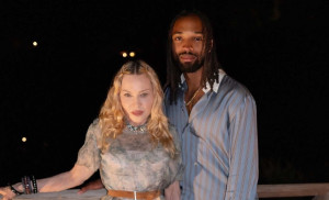 Madonna: Ο 30χρονος σύντροφός της έμαθε τις δύο πιο σημαντικές ελληνικές λέξεις και τις αφιέρωσε σε εκείνη