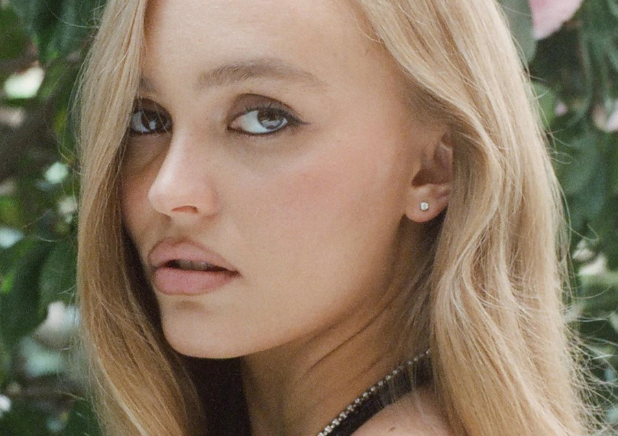 «Milk tea hair»: αυτή η απόχρωση μαλλιών επιστρέφει δυναμικά το 2026